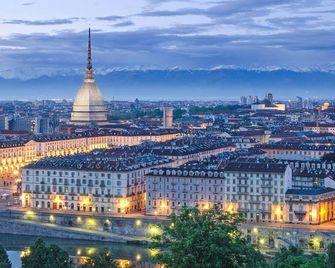 Piazza T. Galimberti - Lingotto - Torino - Vista esterna