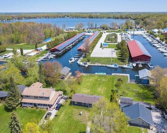 Beautiful Water Front And Boater Lover - Orillia - Building