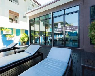 Vogue Pattaya Hotel - פאטאיה - פטיו