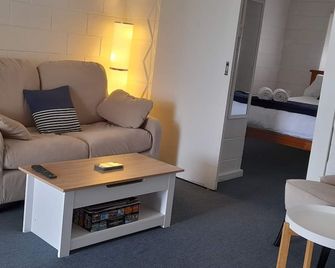 'Sunset Dreamz' Lake front accommodation with 180 degree Lake Bonney views - Barmera - Sala de estar