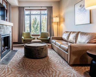 Blackstone Mountain Lodge By Clique - Canmore - Living room