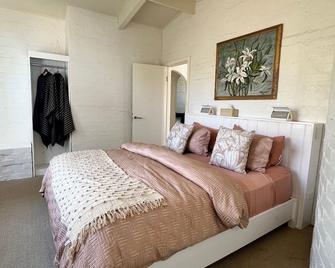 Kangaro island South Australia Tesla Charge Full Board Exceptional Luxury - Middle River - Bedroom