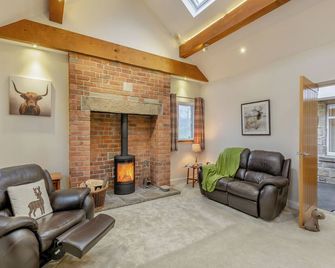 6 bedroom accommodation in Menston, near Ilkley - Menston - Living room