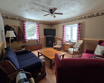 Serene 2-bedroom townhome in Ironwood perfect for your getaway - Ironwood - Living room