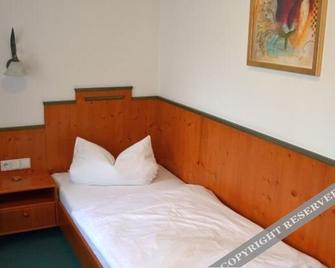 Schwarzer Adler Landgasthof - Dietenhofen - Bedroom