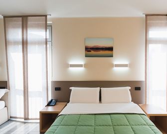 Parini Hotel - Bosisio Parini - Schlafzimmer