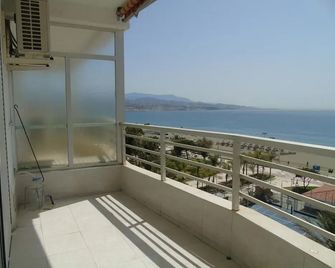 A&N Nevada 76 - Torre del Mar - Balcon