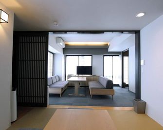โคโค โฮเอล เรสซิเดนซ์ เกียวโต นิโจ คาสเซิล - เกียวโต - ห้องนั่งเล่น