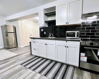 Sky Cove - Modern Comfort, Simple, Cozy, Central - Saint Thomas - Cocina