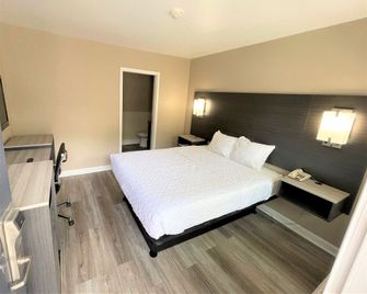 Shangri-La Motel - Seekonk - Bedroom