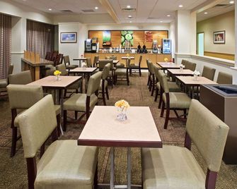 لا كينتا إن آند سويتس باي ويندام ناشفيل أيربورت/أوبريلاند - ناشفيل (تينيسي) - مطعم