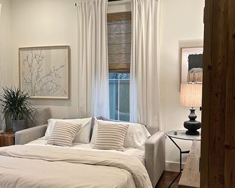 Stunning Renovated Luxury Home in the Heights - Houston - Bedroom