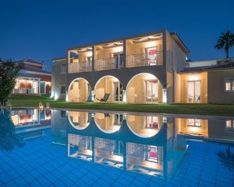 Aeolos Boutique Resort And Suites - קאלאמקי