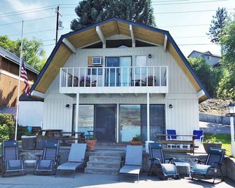 The Barn At The Lake; Waterfront Home Within Chelans Golden Mile! - Chelan - Building