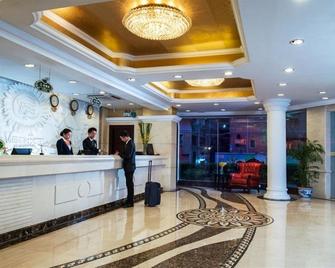 Vienna 3 Best Hotel Shenzhen Airong Road - Shenzhen - Front desk