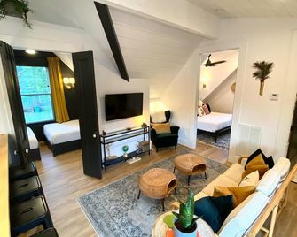 Gatewood Getaway - Nashville - Living room