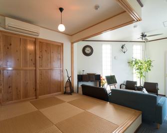 Auberge Bonne Chere Raout - Onna - Living room