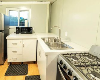 Beautiful Tiny House With Ac Wifi - Tamarindo - Cocina