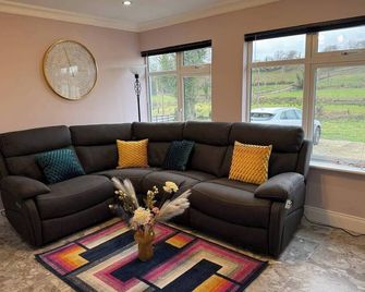 Cherry Chirp Cottage in County Fermanagha - Enniskillen - Living room