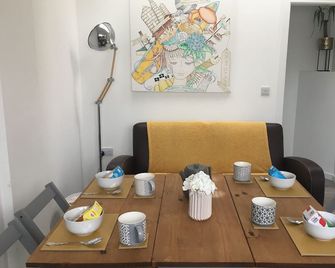 10 Minute Drive to the Beach - Private Suite B & B - North Cornish Coast - Camborne - Spisesal