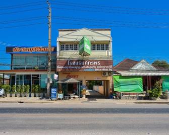 OYO 499 Pattaraporn Hotel - Pran Buri - Будівля