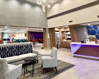 Holiday Inn Express Madison By IHG - Madison - Recepción