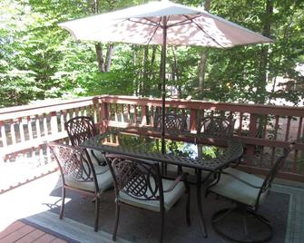 Charming Point Sebago home - Casco - Balcón