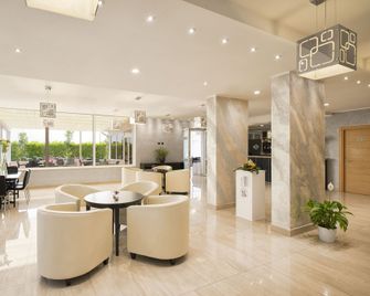 Simon Hotel - Pomezia - Лоббі
