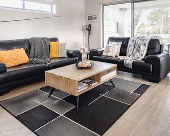 Markeish Retreat Inverloch - Inverloch - Living room