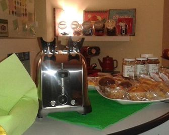 B&B Dietro l'Angolo - Benevento - Buffet