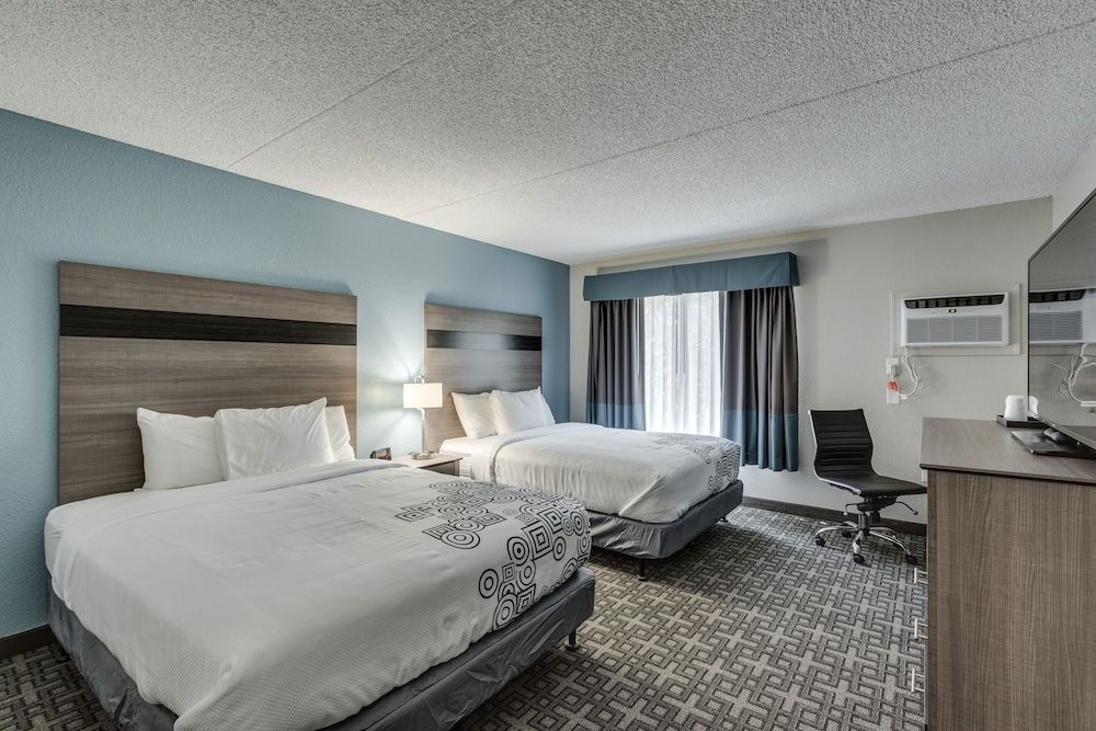 Days Inn & Suites by Wyndham Spokane - ספוקיין - חדר שינה