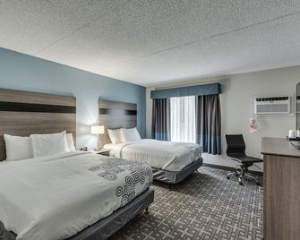 Days Inn & Suites by Wyndham Spokane - Spokane - Bedroom