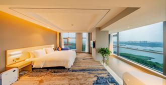 Holiday Inn Express Linyi Riverside - Linyi - Bedroom