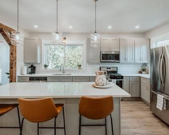 Urban Rustic Getaway - Corvallis - Küche
