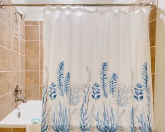 Beach Access & Boardwalk: Condo in Dauphin Island - Dauphin Island - Baño