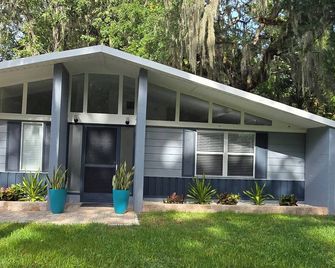 Withlacoochee River, boat dock available, pet friendly, 5 people. - Inglis - Building