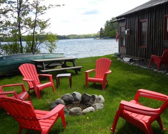 Spend your Vacation Sleeping right on the shore of Beautiful Star Lake! - Star Lake - Patio