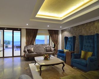 Azka Hotel - Bodrum - Living room