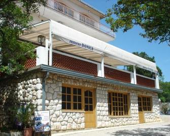 Rooms and Restaurant Danica - Novi Vinodolski