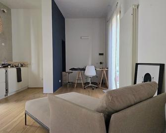 Bright & spacious new studio in Forli historic centre - Forlì - Salon
