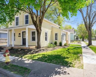 Enjoy Upstate Ny In Newly Renovated 3br Home! - Glens Falls - Building
