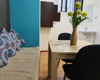 Envoy Hostel and Tours - Tbilisi