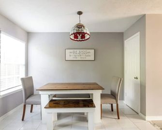 Bulldog Academy. Convenient To Msu. - Starkville - Dining room