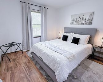 Beckwith Bungalow - Mins from Downtown & Local Favorites, Updated, Modern - Grand Rapids - Chambre