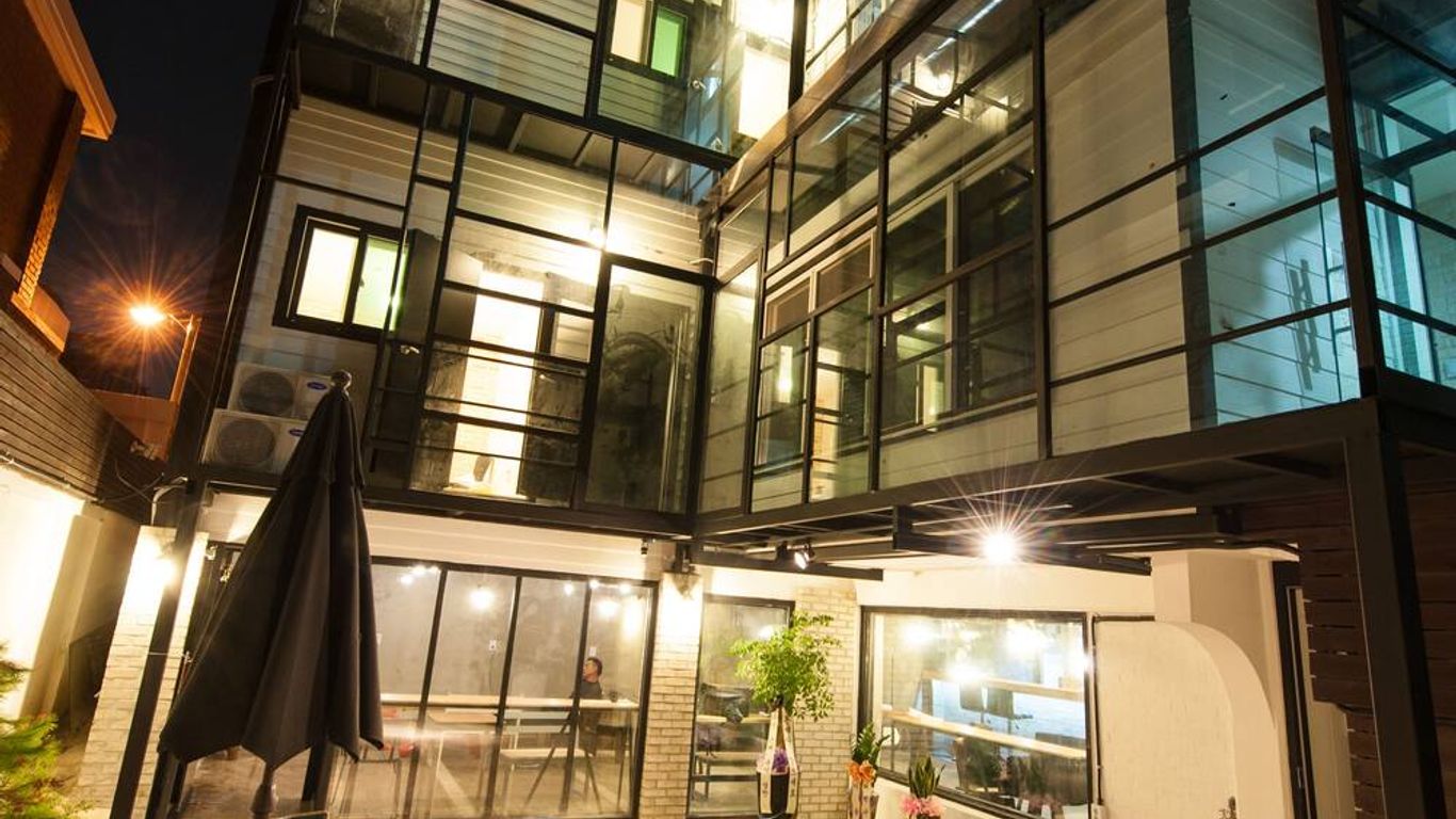 Inno Hostel & Pub Lounge Hongdae
