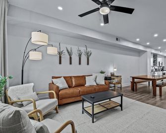Modern 3br Townhome With Bikes Sups & Trails - Grand Junction - Living room