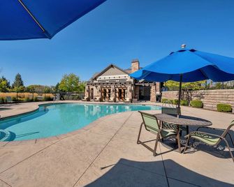 Rest & Recover - No Stairs! Cal-King Suite, 1st Floor, Great Outdoor Adventures! - South Jordan - Pool