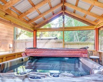 Just Fur Relaxin Sevierville Cabin with Hot Tub! - Sevierville
