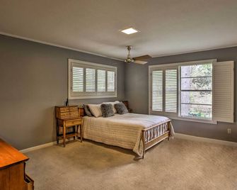 Pet-Friendly Lake Athens Home w/ Fireplace! - Athens