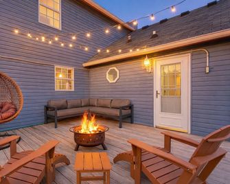 Luxury Greenwood-Pool-Hot Tub-Game Room-Sleeps14 - Greenwood - Innenhof